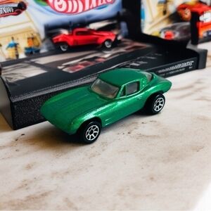 Hot Wheels Green Split Window Corvette Model Car Green Diecast Collectible Car